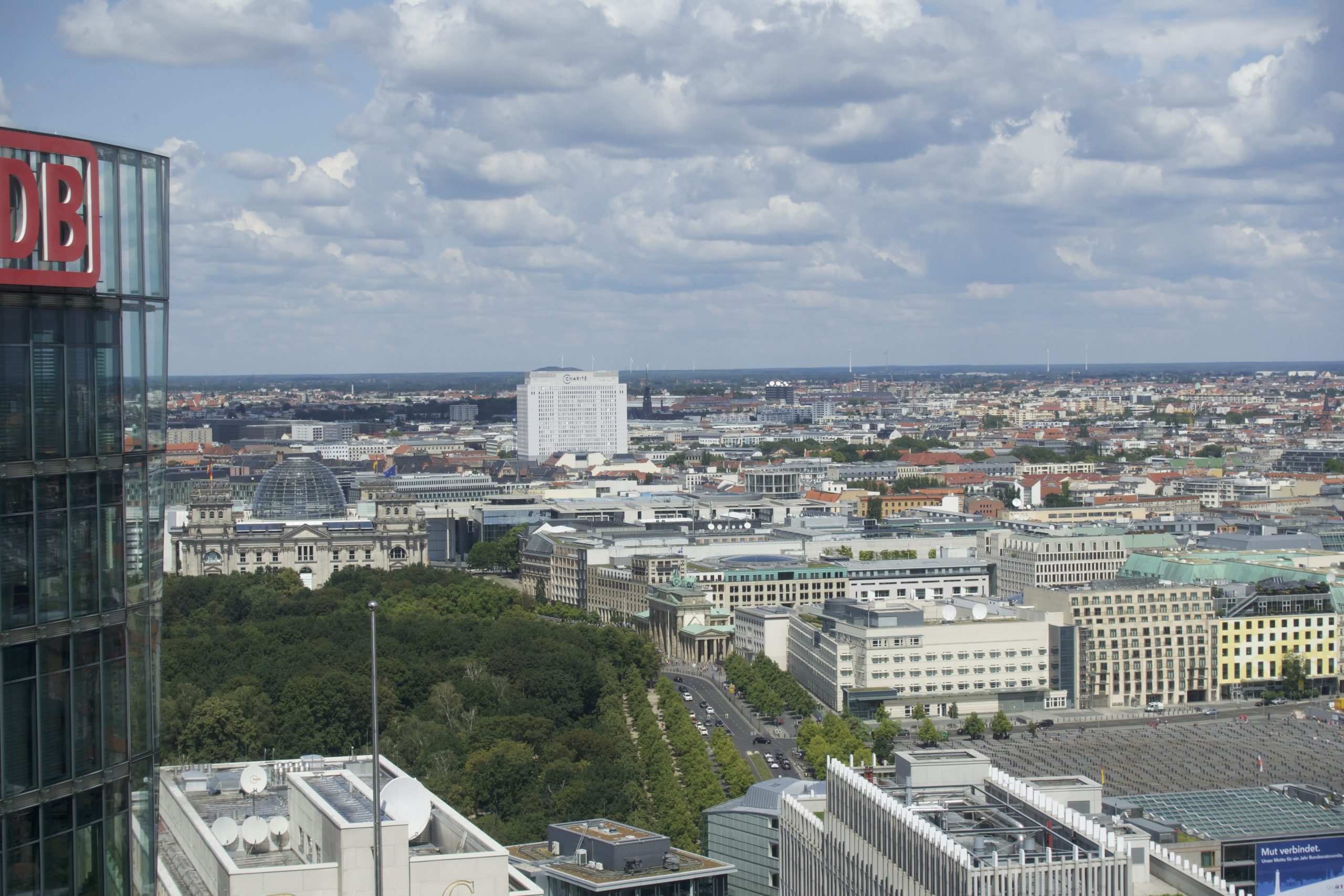 Что делать, если ваша (будущая) фирма пока не нуждается в аренде полноценного офиса?